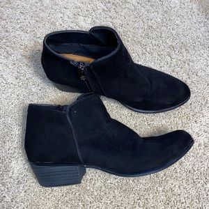 daisy fuentes heel booties